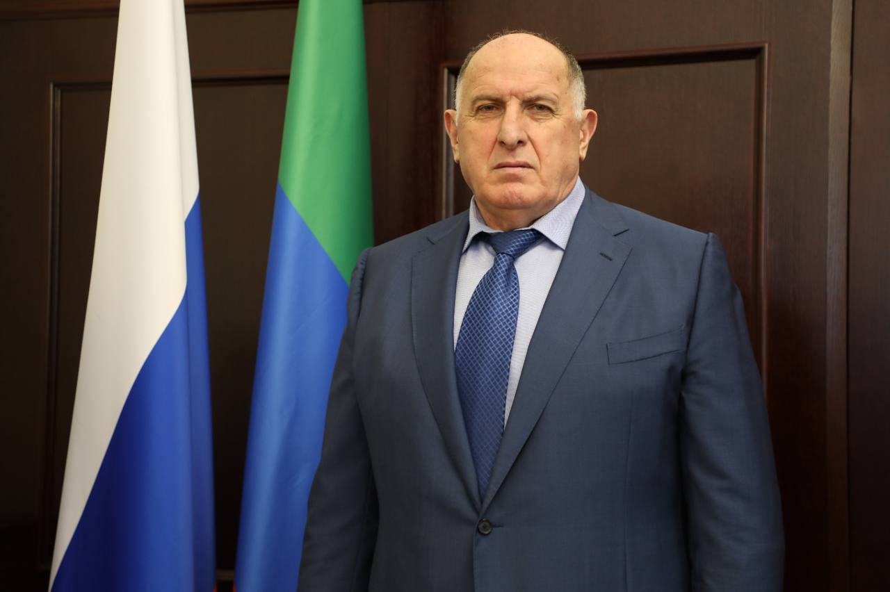Абдулмуслим Абдулмуслимов поздравил сотрудников Следственного комитета с профессиональным праздником